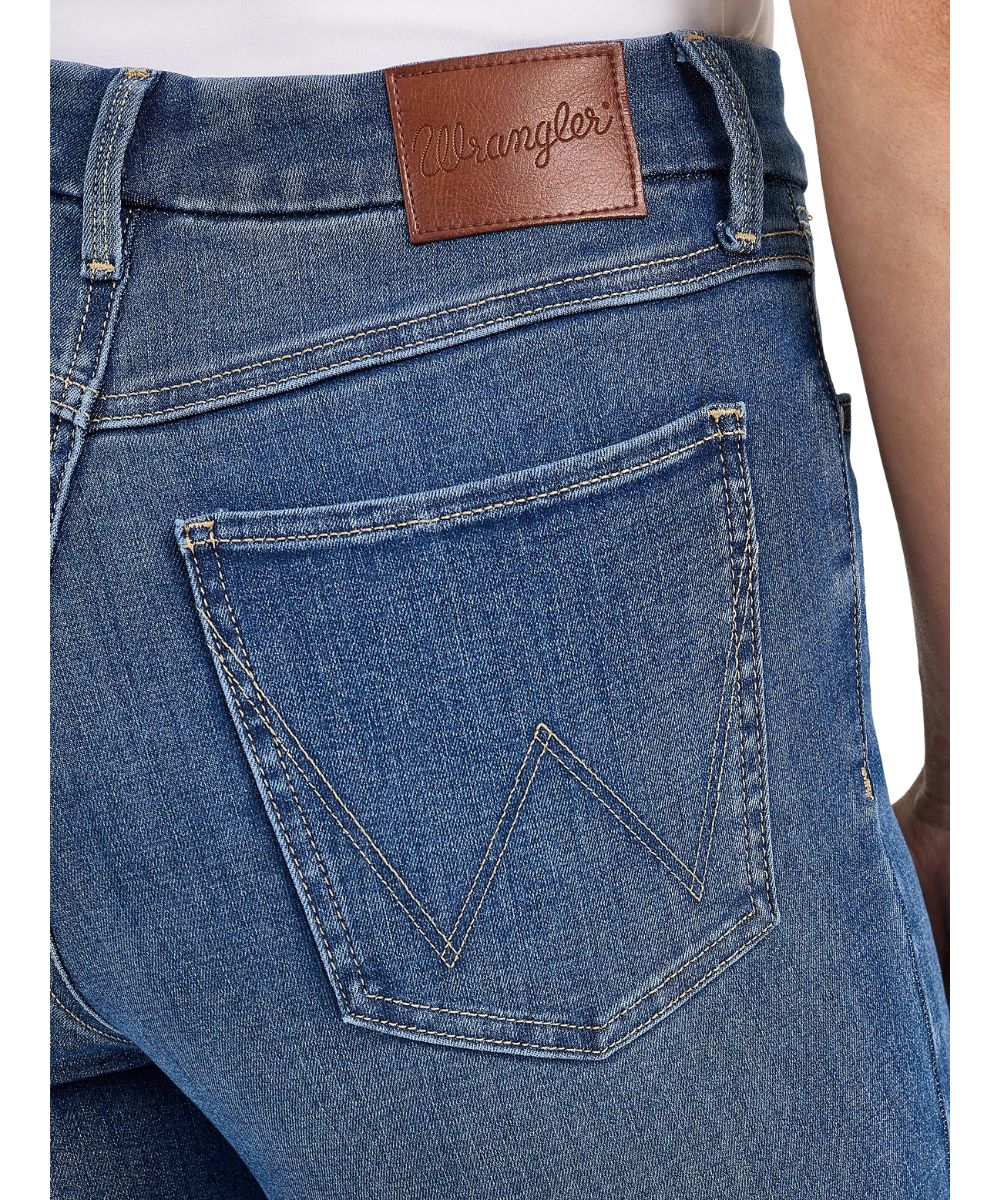 Wrangler Women's Bespoke Flare Jean - Image 4